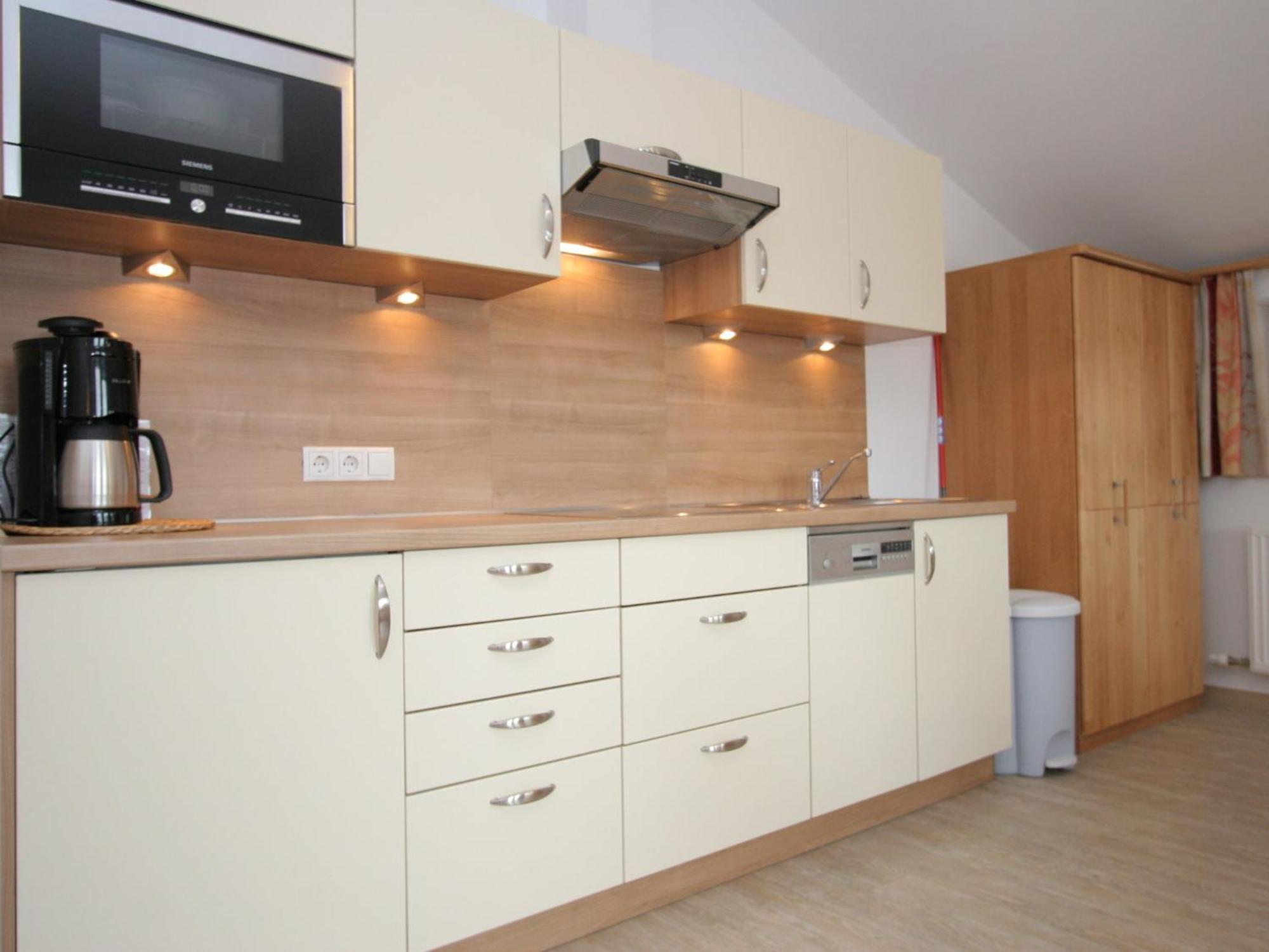 Charming Apartment In Uderns With Balcony Exteriör bild