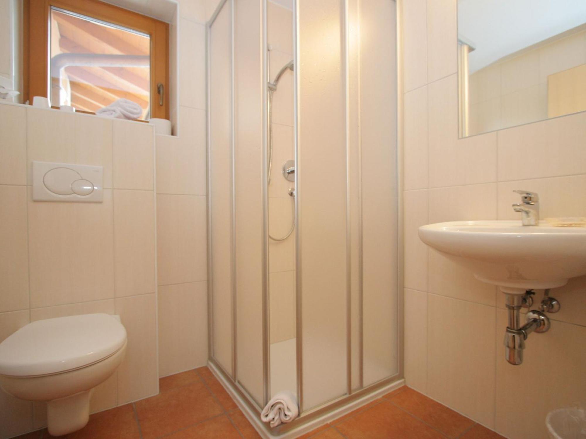Charming Apartment In Uderns With Balcony Exteriör bild