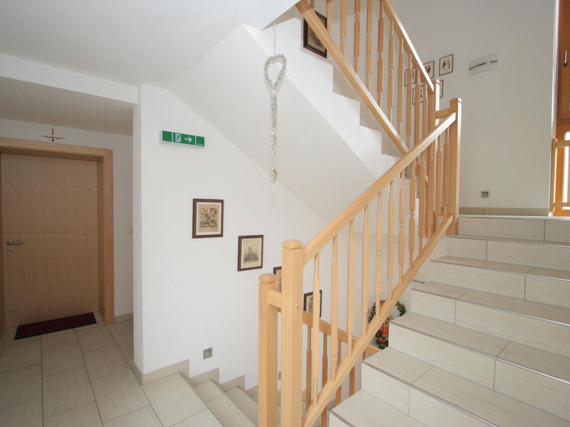 Charming Apartment In Uderns With Balcony Exteriör bild